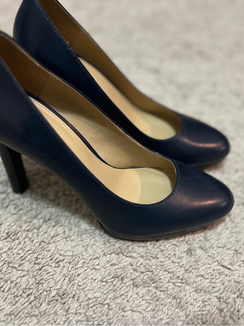 MICHAEL Michael Kors Navy Leather Rounded-Toe Pumps - Picture 2 of 5